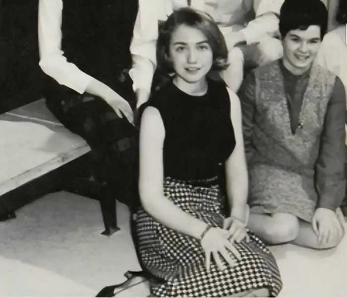 1965年，18岁的希拉里照片：皮肤水润，冰肌玉骨，美的不可方物