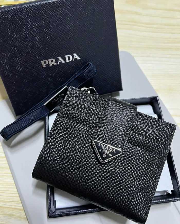 这么实用的Prada小钱包你居然没有？