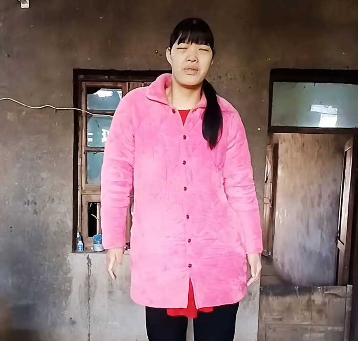 突传噩耗！“湖南女巨人”网红小莫因病去世，父亲做法令人心寒